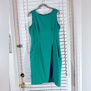 Gorgeous Emerald Kelly Green CK Sheath Side Zip Dress Size 8